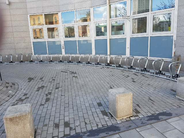 BETA XXL cykelställ i cirkelarrangemang.