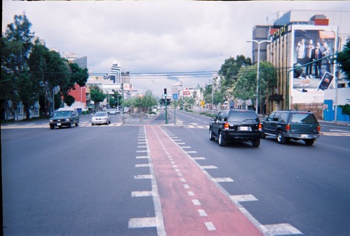 Cykelbana på Ave. Chapultepec, Mexico City.