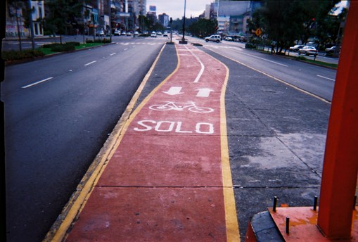 Cykelbana på Ave. Chapultepec, Mexico City.