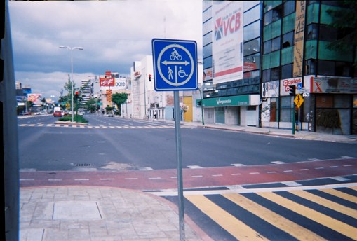 Cykelbana på Ave. Chapultepec, Mexico City.